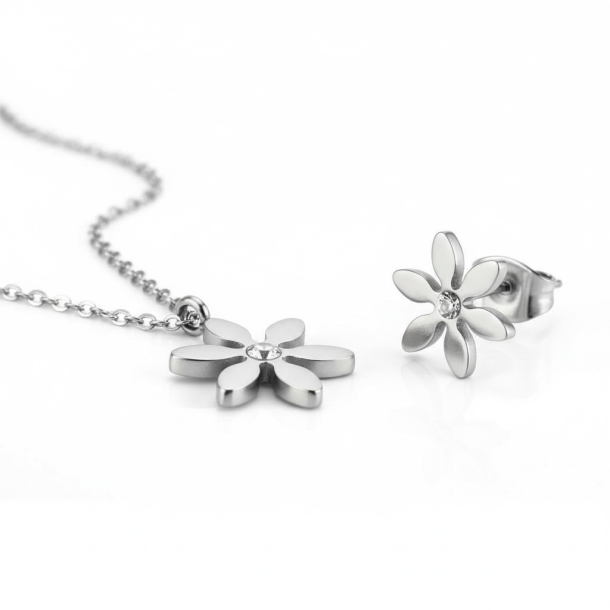 Smukt smykkest med halskde og reringe 