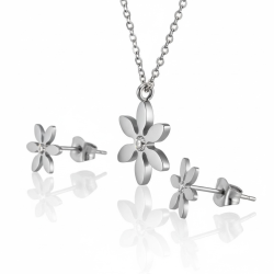 Smukt smykkest med halskde og reringe 