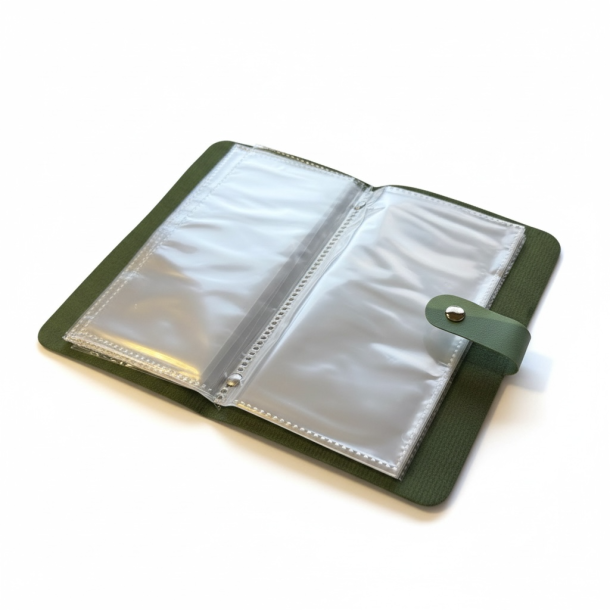 Stor pengebog eller Cash Stuffing bog i kunst lder. 50 stk. plastik sider 