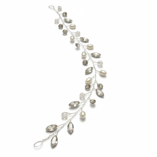 Elegant h�rsmykke med perler og krystaller � s�lv