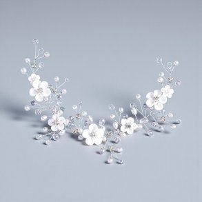 Elegant h�rsmykke med blomster, perler og krystaller � s�lv