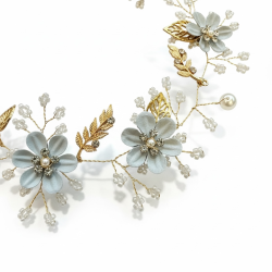 Eksklusivt h�rsmykke med blomster og perler
