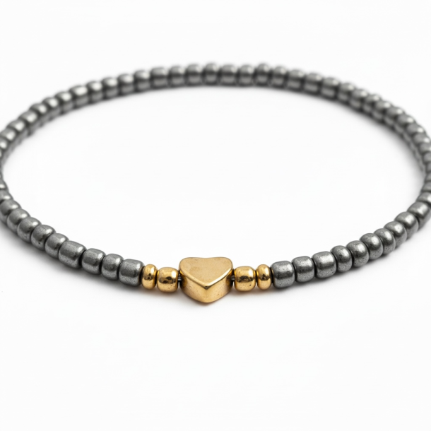 Gr�t elastikarmb�nd med guldfarvet hjerte