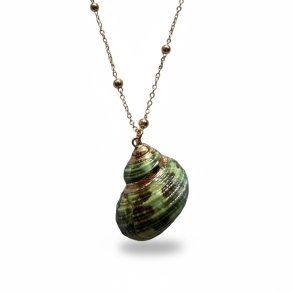 Halsk�de med eksklusiv gr�n musling