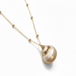 Elegant halsk�de med eksklusiv musling