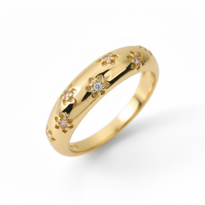 Elegant ring med blomsterdetaljer