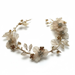 H�rpynt med blomster og satinb�nd