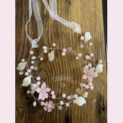 H�rsmykke med blomster, perler og satinb�nd�- S�lv