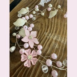 H�rsmykke med blomster, perler og satinb�nd�- S�lv