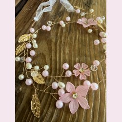 H�rsmykke med blomster, perler og satinb�nd�- Guld
