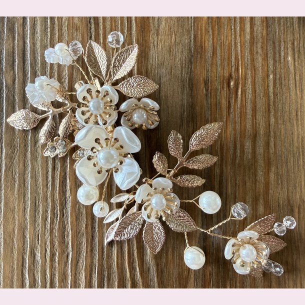 H�rsmykke med blomster, blade og perler�