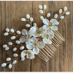 H�rkam med blomster og perler�