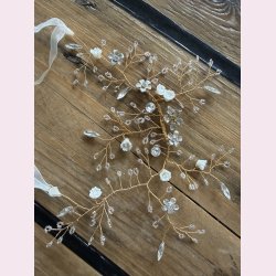H�rsmykke med blomster og perler�