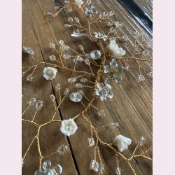 H�rsmykke med blomster og perler�