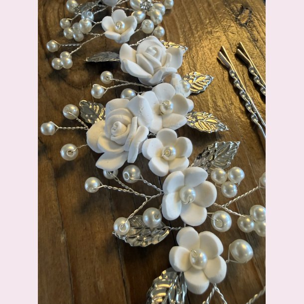 H�rsmykke med blomster &amp; perler � s�lv 