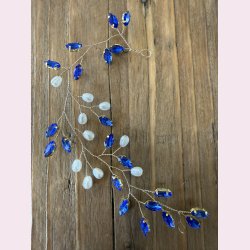 Elegant h�rsmykke med bl� krystaller og perler