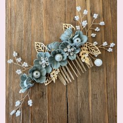 Guldfarvet h�rn�l med mange sm� gr�nne blomster og perler 