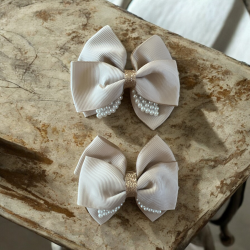 2 stk. smukke beige sljfe hrclips 