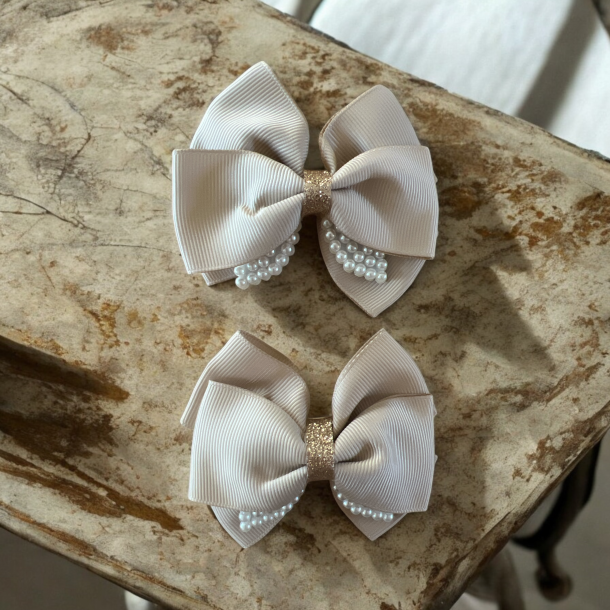 2 stk. smukke beige sljfe hrclips 