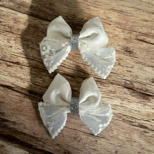 2 stk. smukke hvide sljfe hrclips 