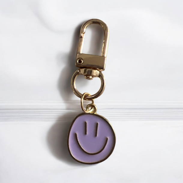 Nglering med lilla smileys vedhng