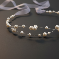 Elegant h�rb�nd med perler og b�nd