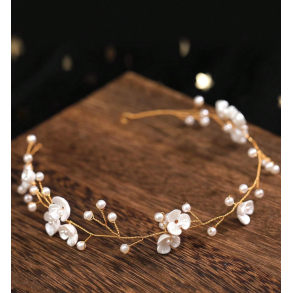 Hr smykke med fine hvide blomster - Forgyldt