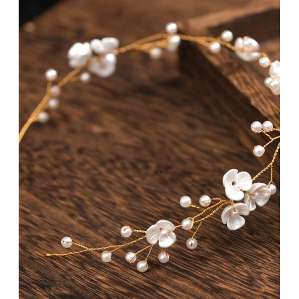 Hr smykke med fine hvide blomster - Forgyldt