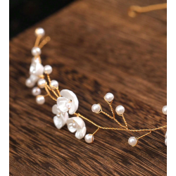 Hr smykke med fine hvide blomster - Forgyldt