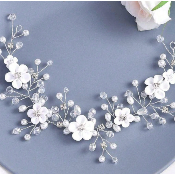 Hr smykke med de smukkeste detaljer og sm blomster - Slv 