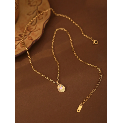 Smuk halskde med lyserdt hjerte og zirkonia sten