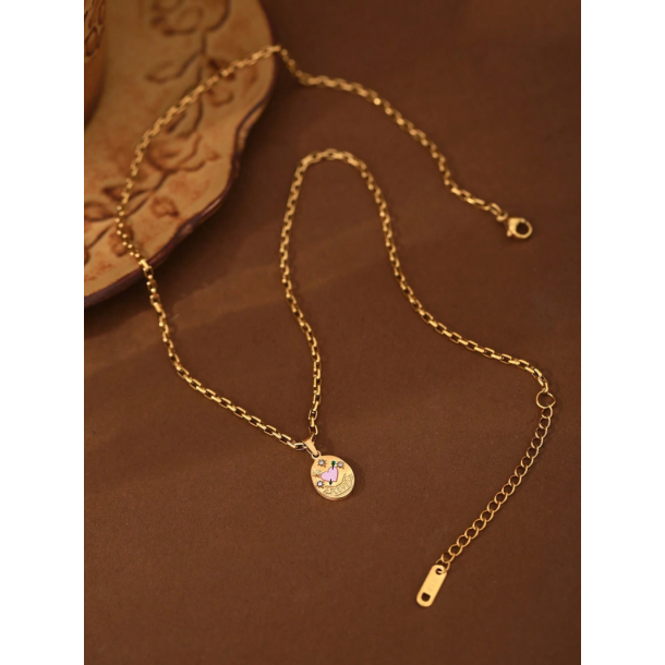 Smuk halskde med lyserdt hjerte og zirkonia sten