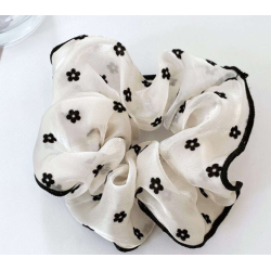 3 elegante scrunchies med fine detaljer