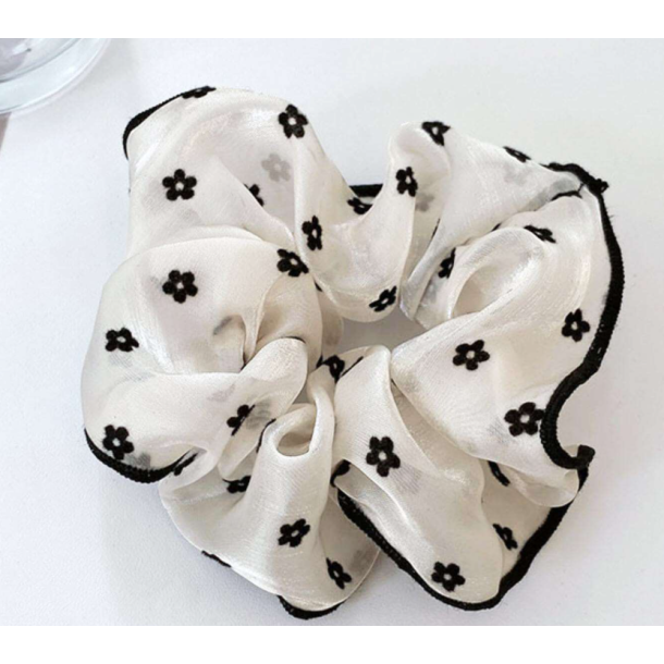 3 elegante scrunchies med fine detaljer