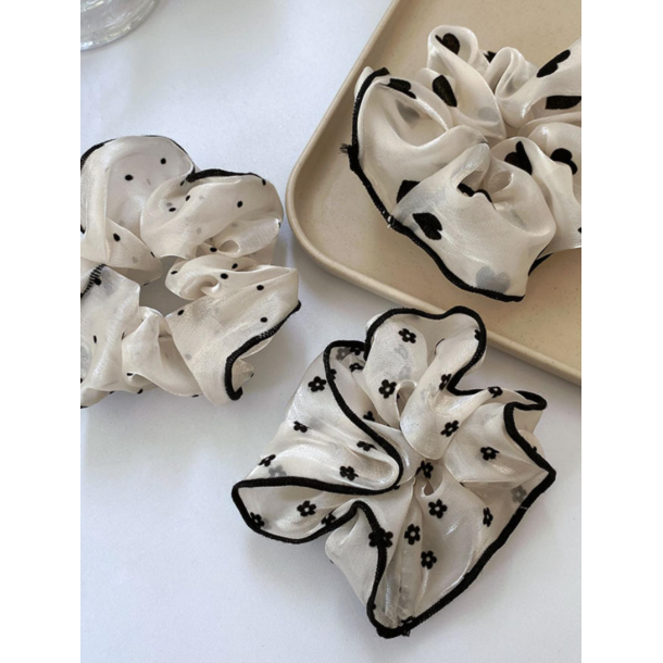 3 elegante scrunchies med fine detaljer