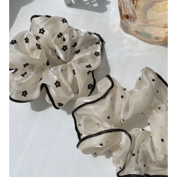 3 elegante scrunchies med fine detaljer