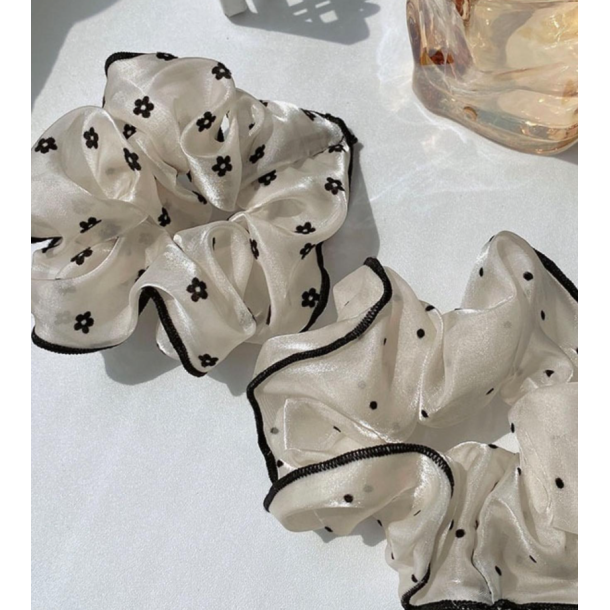 3 elegante scrunchies med fine detaljer