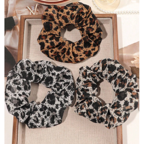 3 elegante scrunchies i leo farver