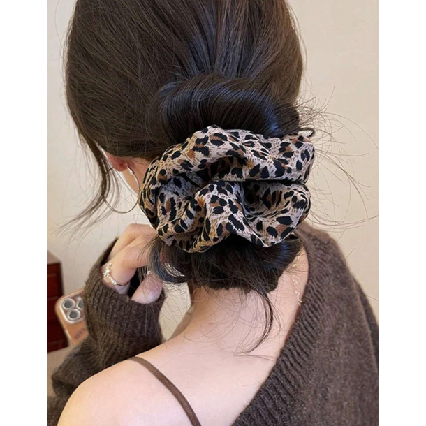 3 elegante scrunchies i leo farver