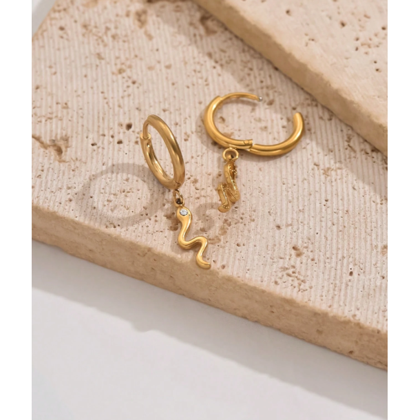 reringe med de fineste slanger med zirkonia sten - Forgyldt