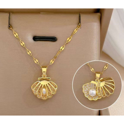 Smuk halskde med perle og zirkonia sten