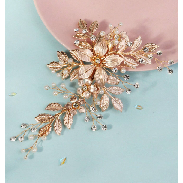 Guldfarvet hrnl med blomster, krystalperler og hvideperler 