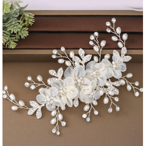 S�lv h�rn�l med smukke hvide blomster og perler