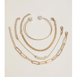 4 Stk. Armbnd med hvide perler og smarte detaljer