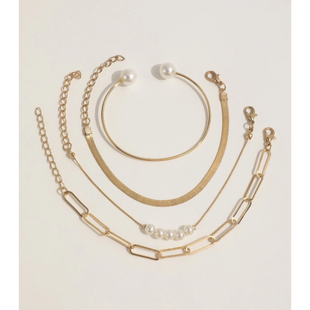 4 Stk. Armbnd med hvide perler og smarte detaljer