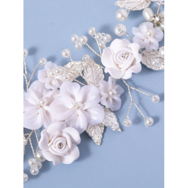 Slv hrnl med smukke hvide perler, slv blade og hvide blomster