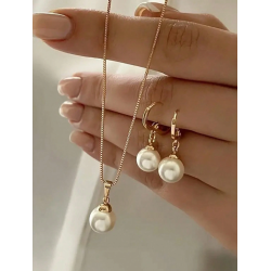 Smukt smykkest med hvide perler - Forgyldt