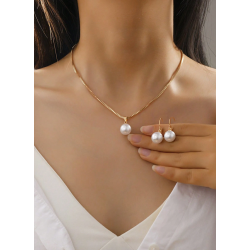 Smukt smykkest med hvide perler - Forgyldt