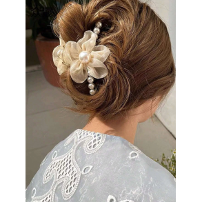 Hrklemme med hvide perler og mesh blomst