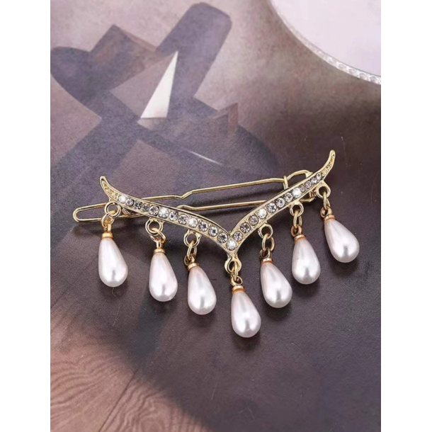 Lille hrspnde med hvide perler og rhinesten